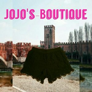 Gorgeous ruffled lace shorts